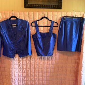 Elegant Blue Three-Piece Suit Set